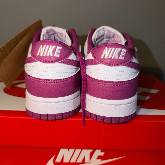 Nike Dunk Low Women’s - Picture 6 of 8